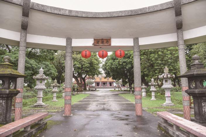 碧蓮寺，也就是過去豐田神社的所在地_，因為遭遇颱風倒塌而由居民捐款重建