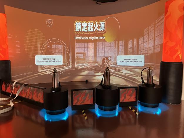 各種互動裝置中，滅火遊戲最受小朋友歡迎，而遇到災難時該怎麼通報也需要練習，日後才不會手忙腳亂。