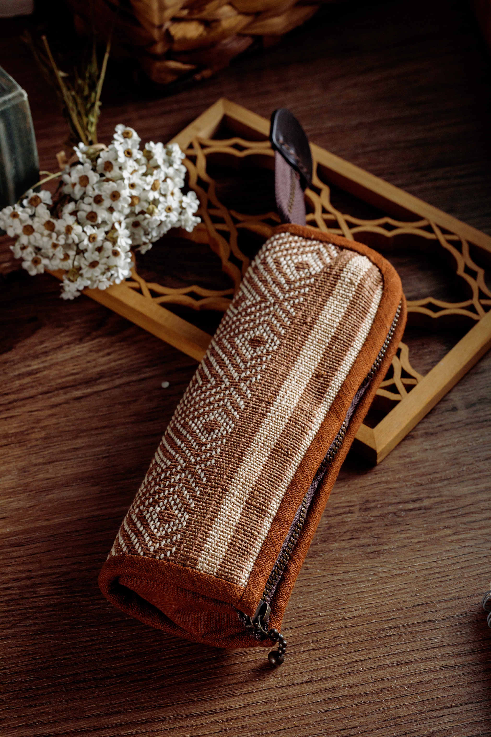 非食品031-花蓮縣噶瑪蘭族發展協會-Lala Ban  新社香蕉絲工坊-筆套-潘朝成