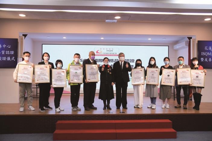 County Magistrate Hsu, Chen-Wei (Seventh person from the right) indicates that Hualien’s wonderful travel services must be endorsed by international certifications