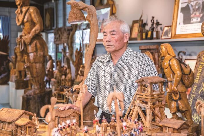 At the age of 75, Kacaw Mayaw continues to create tirelessly. The rich wood carvings in his studio are the result of many years of hard work