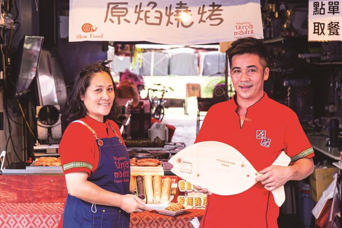 The owners, Chih-Kai and Yu-Mei, recreated the delicious traditional dishes of their childhood prepared by their elders, and reminisce about their childhood