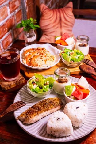 The restaurant uses organic ingredients and natural cooking methods for dishes like Taiwanese Tilapia with Italian Herbs and Seasonal Fruit Waffles