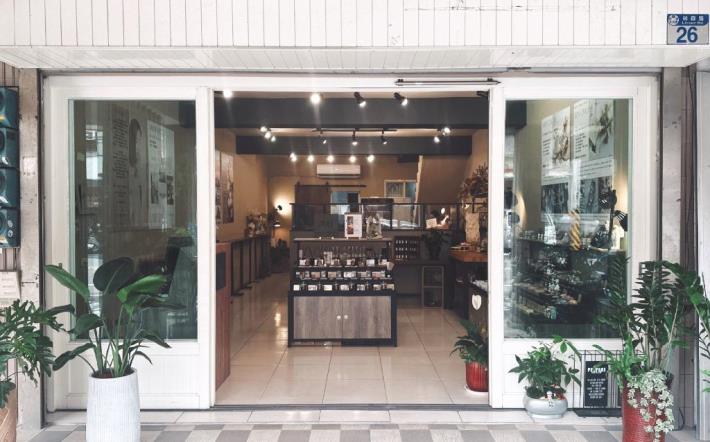 In addition to selling handcrafted soaps and other fragrance products, WM.CHLOE Fragrance Studio also offers a variety of DIY workshops