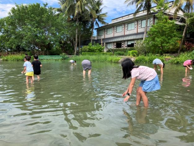 Participants of the Clam Harvesting and Fun-filled Activities tour not only have fun but also gain hands-on food and agricultural experiences
