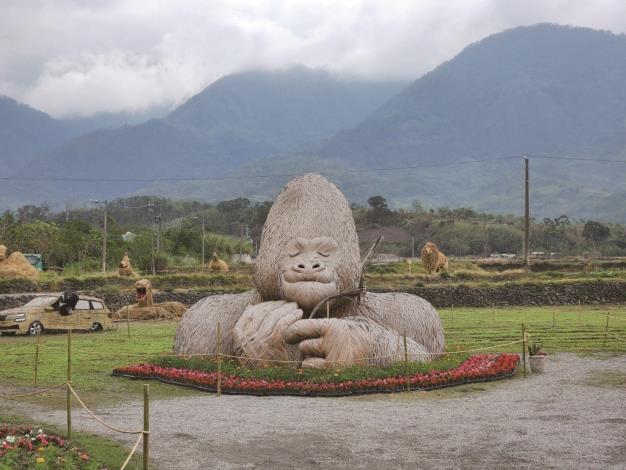 Whether it’s the newly added lion and zebra or the beloved gorilla from previous exhibitions, every installation at the Fuli Rice Straw Art Festival captivate