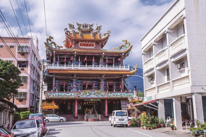 The Koxinga Temple, hidden in a quiet neighborhood near Shiliugu Blvd, boasts a centuries-old statue of the wangya, a god, and even the incense burner used fo