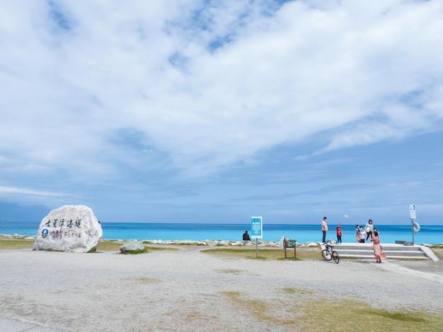 The breathtaking scenery of Qixingtan, with its seamless horizon between sea and sky, has captured the hearts of many visitors..JPG