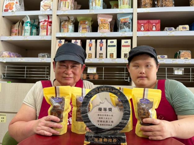 Aunt Hsiu-Ling’s Spicy Braised Dried Tofu is handmade and packaged with care, making it the perfect snack while also supporting the workers’ journey toward sel