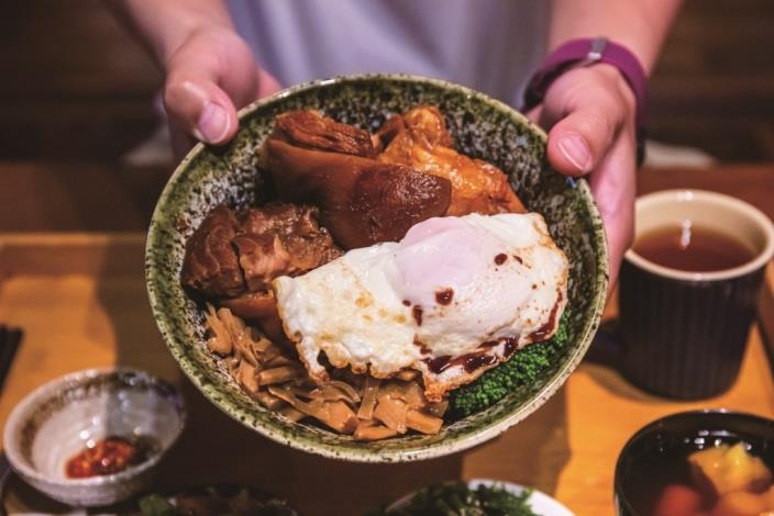 Owner-cooked braised pork leg rice, fatty and lean in harmony, lovingly simmered until glossy and tender