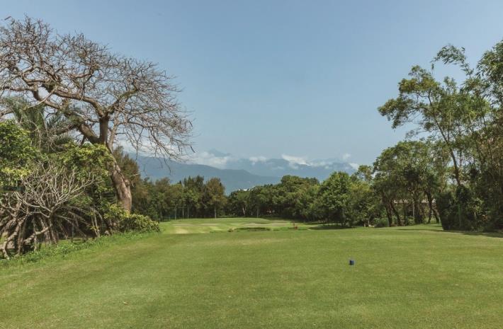 At Hualien Golf Course, you don’t just play a round - you also enjoy sweeping views of the majestic Central Mountain Range