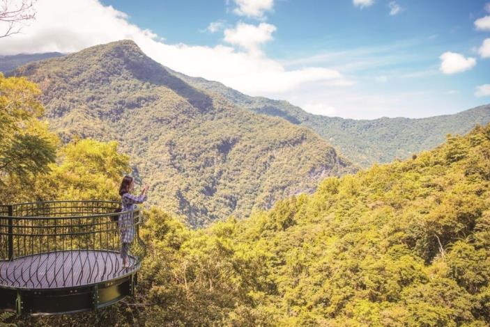 The Walami Trail offers a rich blend of cultural and natural sights, from waterfalls to suspension bridges, leaving travelers refreshed and inspired