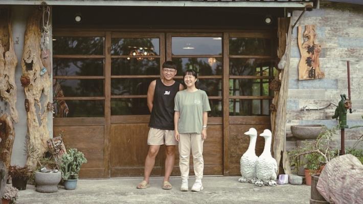 Integrating wild vegetables, organic rice, and other native Amis ingredients into the menu, Chef Hsiao-ching brings the story of the tribe to the table. (2)