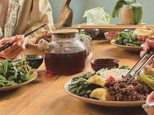 Integrating wild vegetables, organic rice, and other native Amis ingredients into the menu, Chef Hsiao-ching brings the story of the tribe to the table