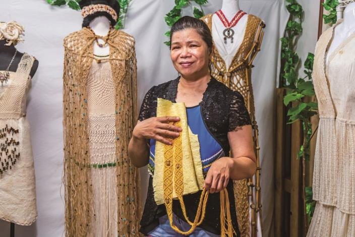 Nearby, partially woven garments hang as Chun-Hsia integrates knotted designs, adding beauty and cultural depth to her work