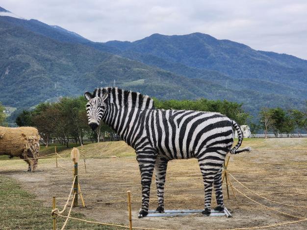 The 7th Fuli Rice Straw Art Festival features a lively gathering of straw “animals,” bringing playful charm to the fields._結果