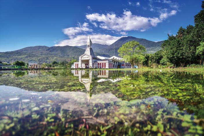 Nestled amid vast rice fields, Ruisui’s Fumin Catholic Church blends harmoniously into the surrounding landscape. Courtesy of Chia-Ching Chao_結果