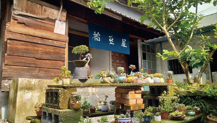 Principal Dream Factory and TW Shidou are restored Japanese-era buildings, making them ideal destinations to explore Fenglin’s local charm