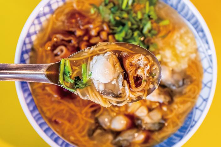 Whether it's the noodle soup (mianxian), the braised pork rice, or the side dishes, everything must be carefully prepared to win everyone's favor._結果