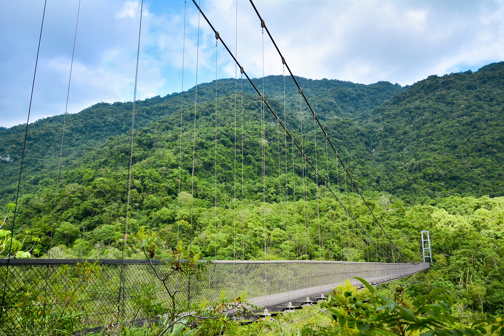 Batongguan Traversing Trail – Luming Suspension Bridge Section