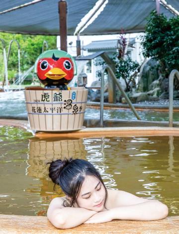 瑞穂温泉は日本皇室ゆかりの有馬温泉と同じ泉質で、頻繁に入浴すると健康に役立ちます。（虎爺温泉提供）