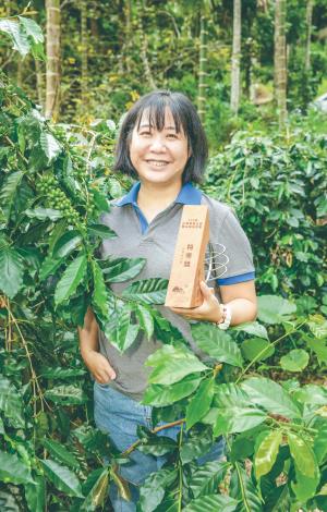 手入れの要領をつかんだ黄さんご夫妻。豆の品質が向上し、2021年にはコーヒー品評会で特等賞を受賞。