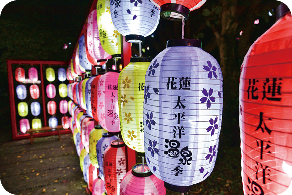 낭만적인 조명길과 등불 장식은 밤이 깊어질수록 안퉁과 루이수이 온천의 조명구역을 더욱 아름답게 장식합니다