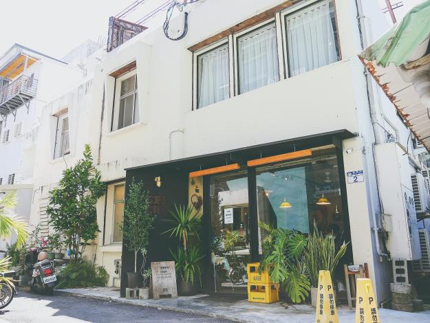 오늘날의 모습으로 새롭게 단장된 가게가 원래는 오래된 역사의 낡은 폐허 건물이었다고는 상상하기가 어렵습니다