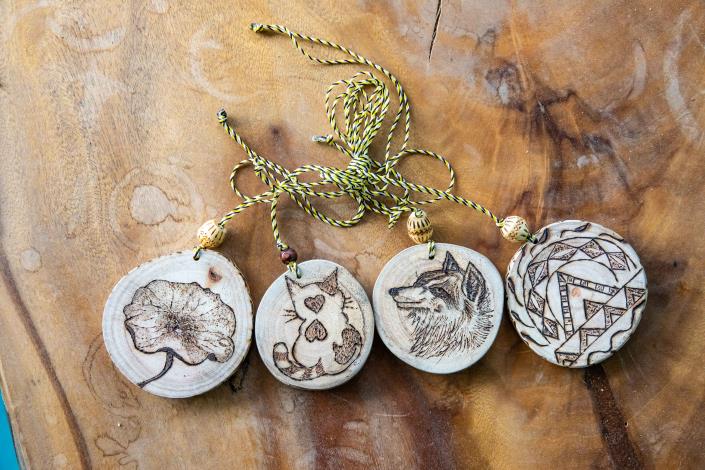 귀엽거나 정교한 DIY 작품을 통해 원주민 문화를 깨달을 수 있습니다