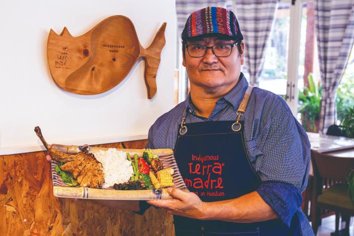 요리사 샤오마는 타이루거족의 전통적인 훈연 바비큐로 슬로우 푸드 식당으로 선정되었으며, 육류를 저장하는 원주민의 지혜를 보여 줍니다