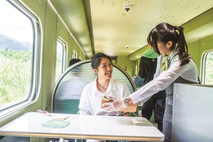 화롄에서 출발하는 산란호에서는 고급스럽고 편안한 기차 여행 서비스가 제공됩니다. (2)
